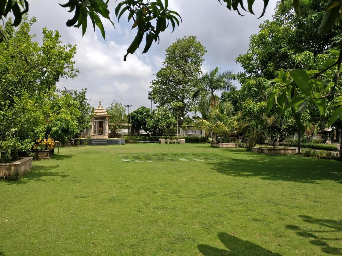 Pushp Vatika Resort & Lawns Navi Mumbai Zewnętrze zdjęcie